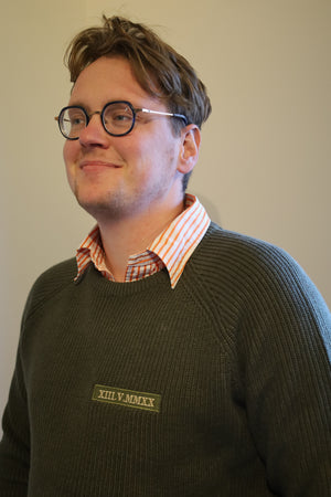 Gebreide trui met romeinse cijfers