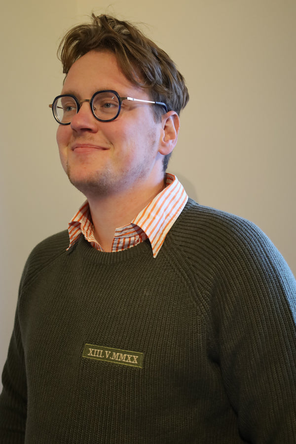 Gebreide trui met romeinse cijfers