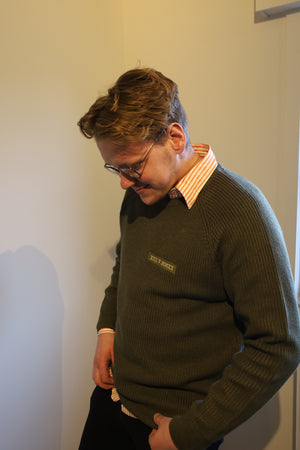 Gebreide trui met romeinse cijfers