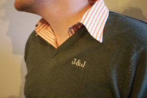 Gebreide v-neck trui met initialen