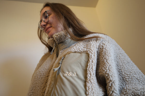 Sherpa jas met initialen