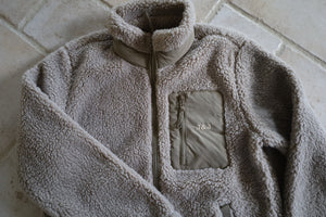 Sherpa jas met initialen