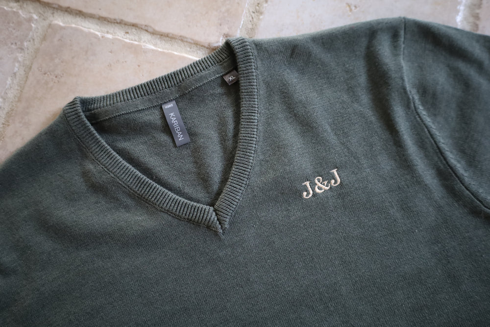 Gebreide v-neck trui met initialen