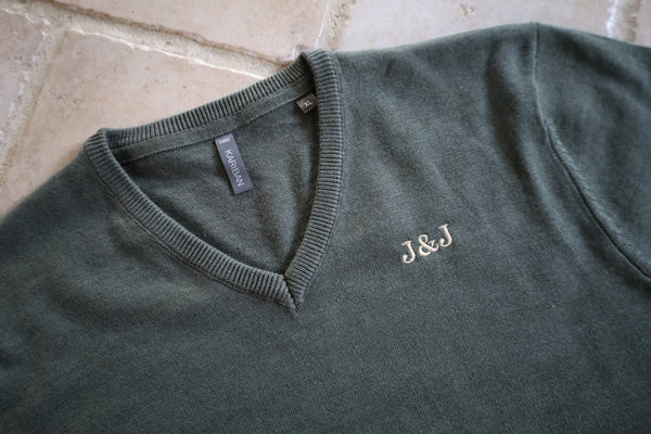 Gebreide v-neck trui met initialen